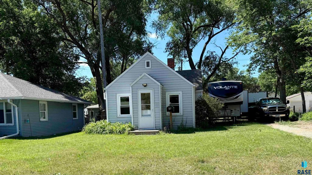 1031 E 1st Ave Avenue, Mitchell, SD 57301