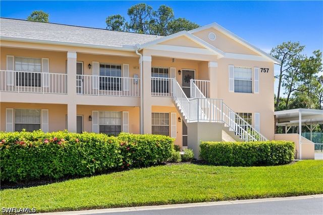757 Wiggins Lake DR 106, Naples, FL 34110