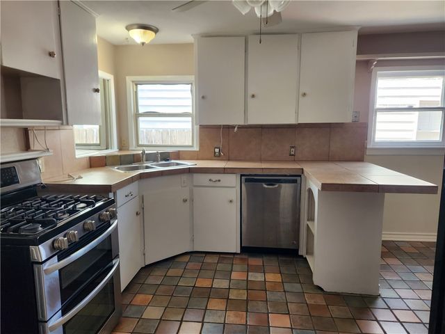 3221 Lawnview St, Corpus Christi, TX 78404