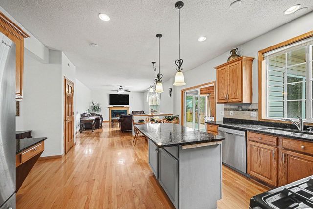 2466 Lone Eagle Trail, Woodbury, MN 55129