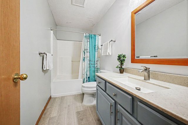 2466 Lone Eagle Trail, Woodbury, MN 55129