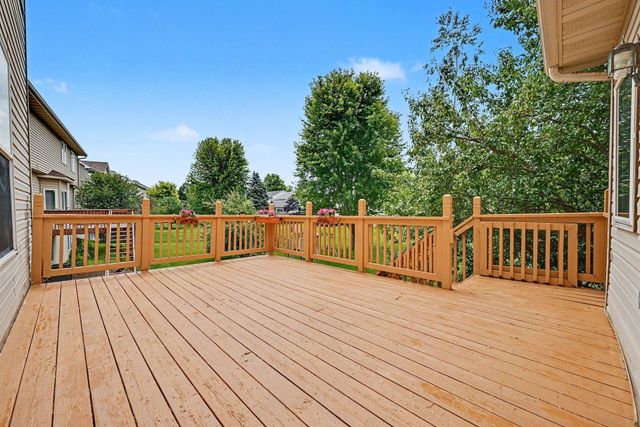 2466 Lone Eagle Trail, Woodbury, MN 55129