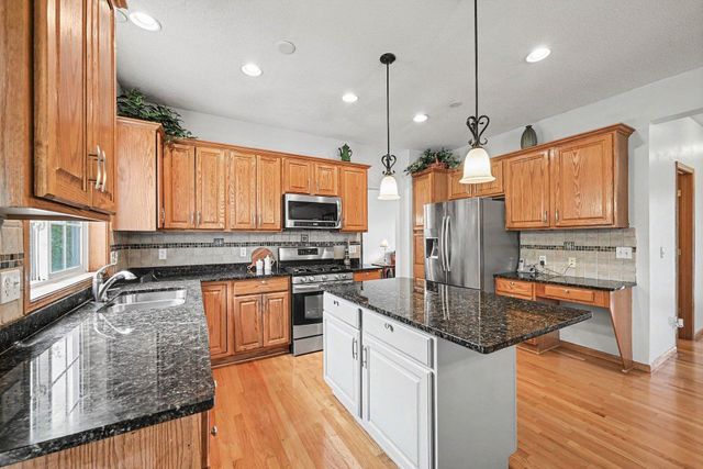 2466 Lone Eagle Trail, Woodbury, MN 55129