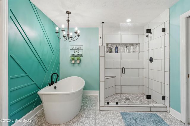 9409 Amber Ridge Ct, Louisville, KY 40272