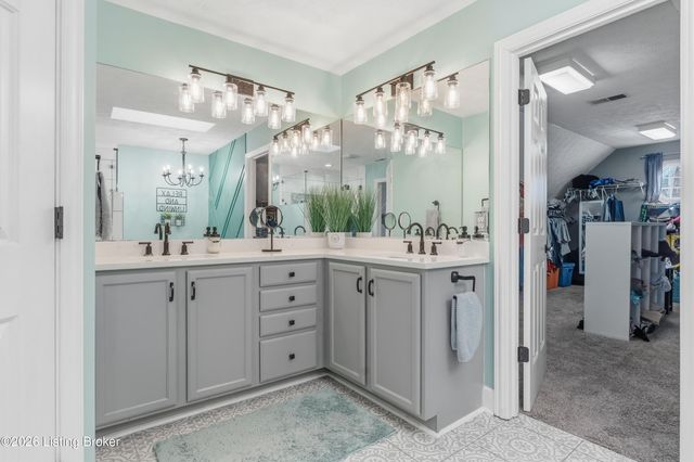 9409 Amber Ridge Ct, Louisville, KY 40272