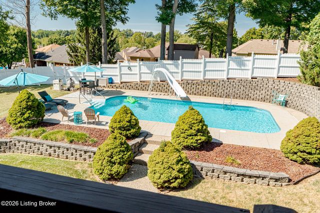 9409 Amber Ridge Ct, Louisville, KY 40272