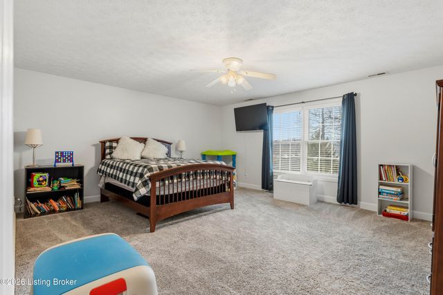 9409 Amber Ridge Ct, Louisville, KY 40272