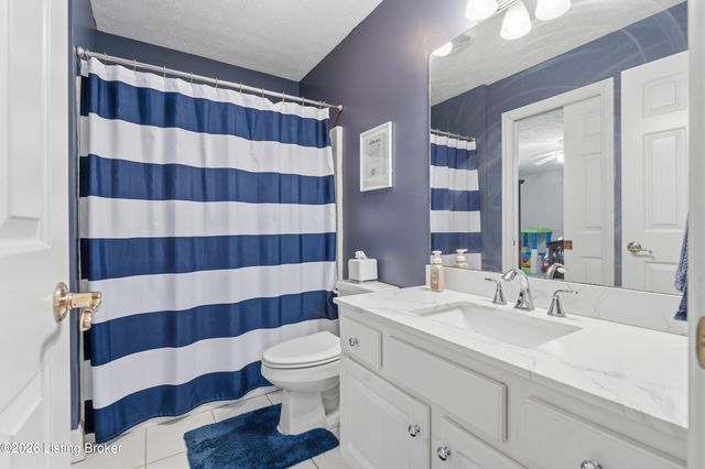 9409 Amber Ridge Ct, Louisville, KY 40272