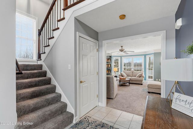 9409 Amber Ridge Ct, Louisville, KY 40272