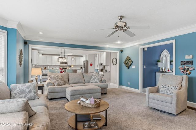 9409 Amber Ridge Ct, Louisville, KY 40272