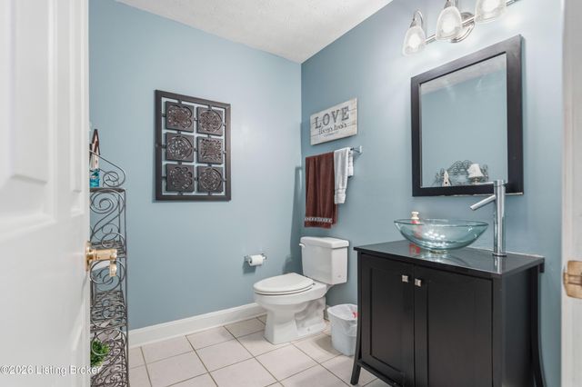 9409 Amber Ridge Ct, Louisville, KY 40272