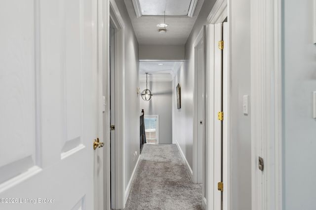 9409 Amber Ridge Ct, Louisville, KY 40272