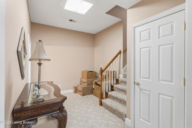 9409 Amber Ridge Ct, Louisville, KY 40272