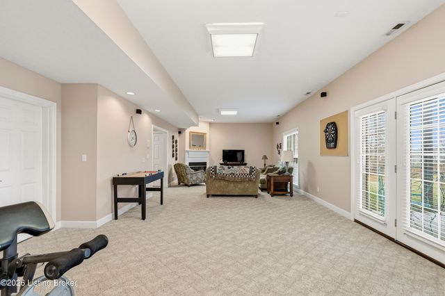 9409 Amber Ridge Ct, Louisville, KY 40272