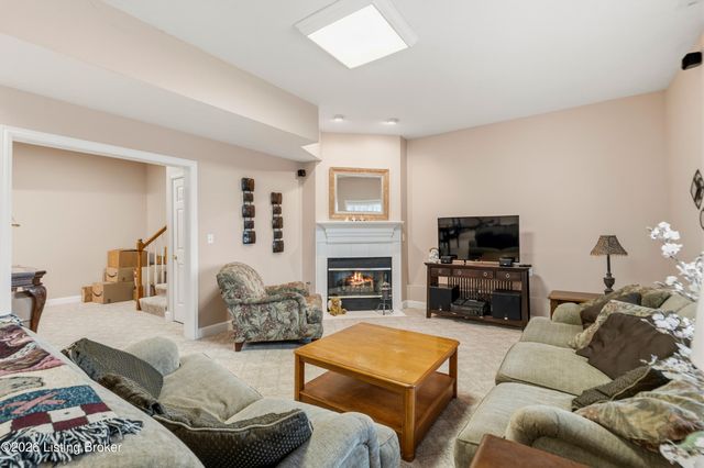 9409 Amber Ridge Ct, Louisville, KY 40272