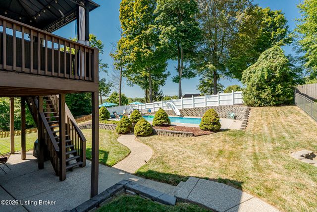 9409 Amber Ridge Ct, Louisville, KY 40272