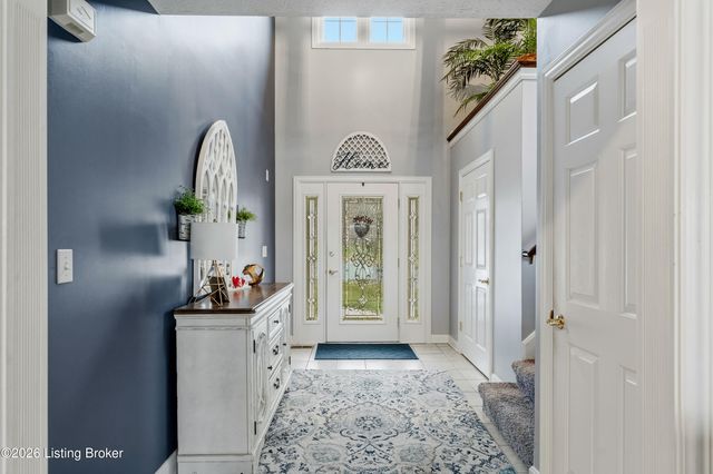 9409 Amber Ridge Ct, Louisville, KY 40272