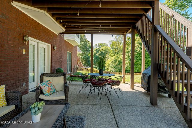 9409 Amber Ridge Ct, Louisville, KY 40272