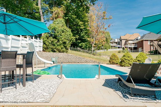 9409 Amber Ridge Ct, Louisville, KY 40272