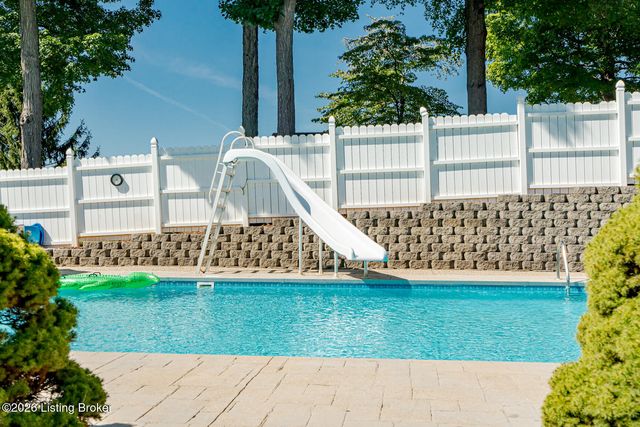 9409 Amber Ridge Ct, Louisville, KY 40272