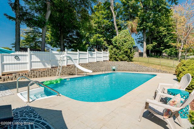 9409 Amber Ridge Ct, Louisville, KY 40272