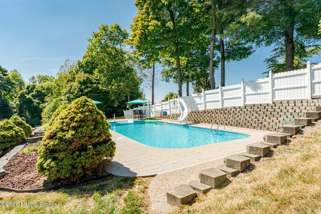 9409 Amber Ridge Ct, Louisville, KY 40272