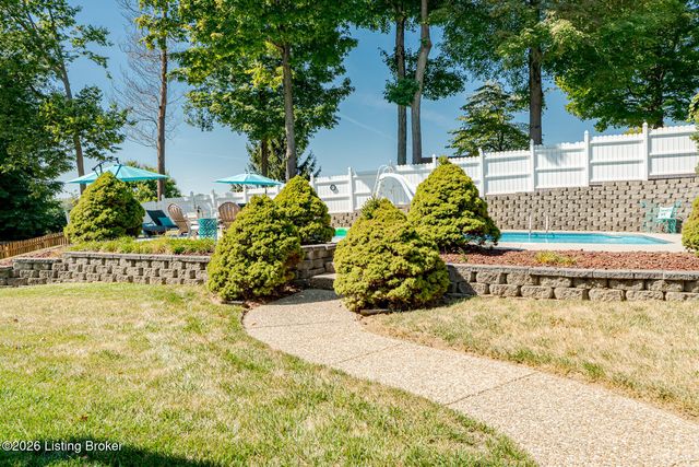 9409 Amber Ridge Ct, Louisville, KY 40272