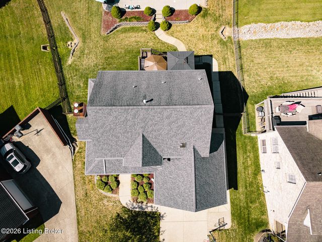 9409 Amber Ridge Ct, Louisville, KY 40272
