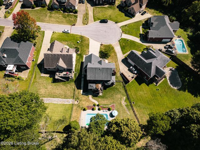 9409 Amber Ridge Ct, Louisville, KY 40272
