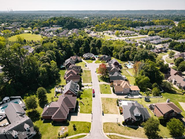 9409 Amber Ridge Ct, Louisville, KY 40272