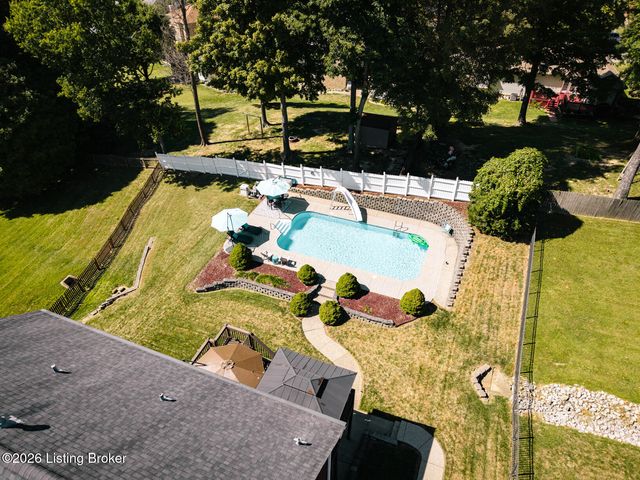 9409 Amber Ridge Ct, Louisville, KY 40272