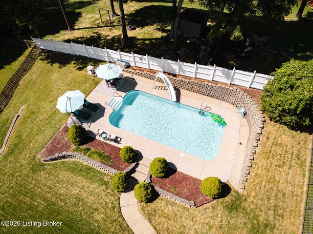 9409 Amber Ridge Ct, Louisville, KY 40272