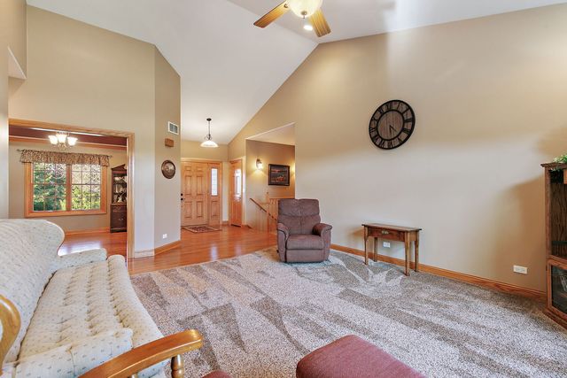 22011 Pringle Drive, Marengo, IL 60152