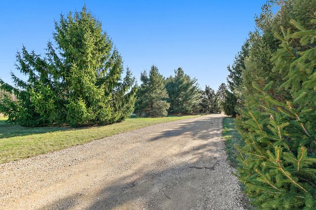 22011 Pringle Drive, Marengo, IL 60152