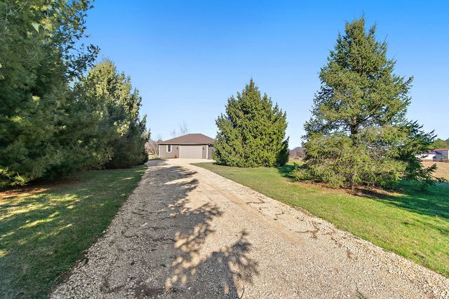 22011 Pringle Drive, Marengo, IL 60152