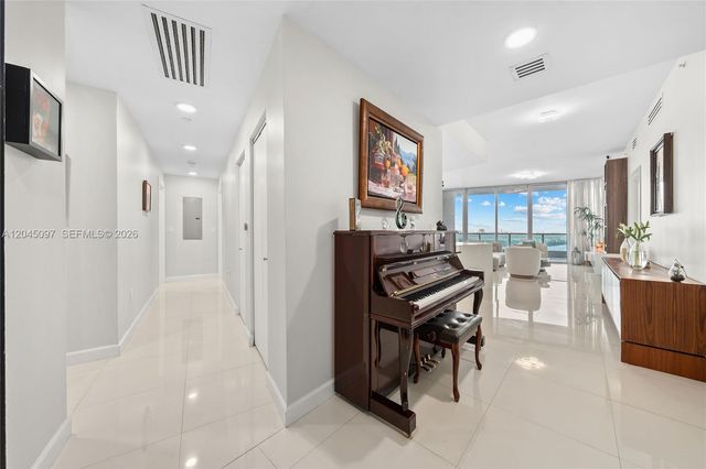 900 Biscayne Blvd 2506, Miami, FL 33132