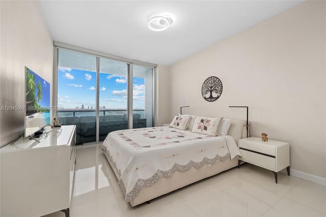 900 Biscayne Blvd 2506, Miami, FL 33132