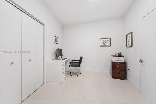 900 Biscayne Blvd 2506, Miami, FL 33132