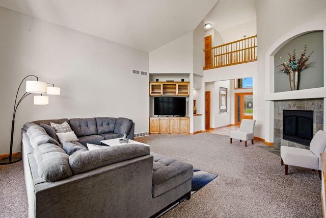 3130 Country LANE, New Berlin, WI 53146