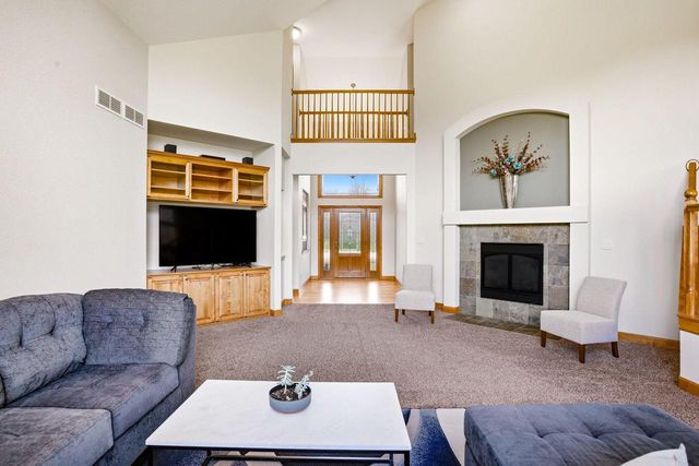 3130 Country LANE, New Berlin, WI 53146