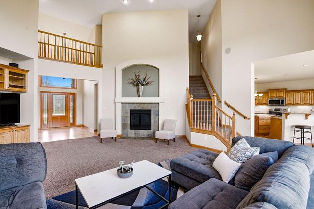 3130 Country LANE, New Berlin, WI 53146