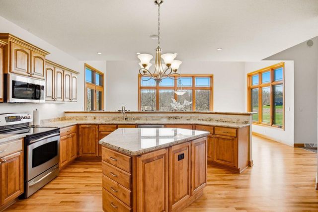 3130 Country LANE, New Berlin, WI 53146