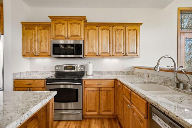 3130 Country LANE, New Berlin, WI 53146