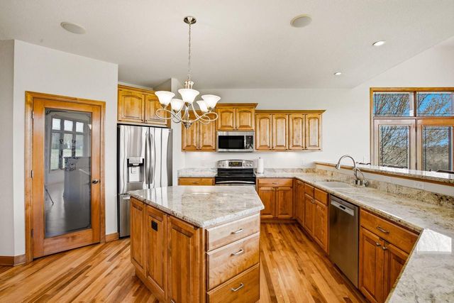 3130 Country LANE, New Berlin, WI 53146