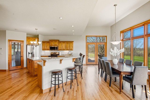3130 Country LANE, New Berlin, WI 53146