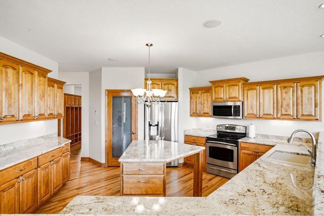 3130 Country LANE, New Berlin, WI 53146