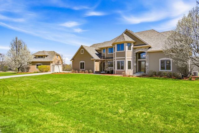 3130 Country LANE, New Berlin, WI 53146