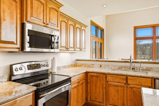 3130 Country LANE, New Berlin, WI 53146