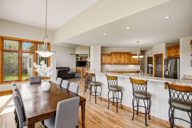 3130 Country LANE, New Berlin, WI 53146