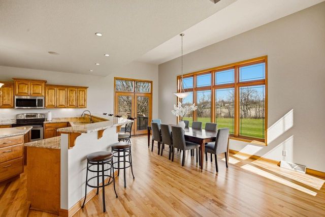 3130 Country LANE, New Berlin, WI 53146